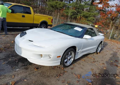 2000 Pontiac Firebird z USA, uszkodzony, nr VIN 2G2FS32K8Y2154927